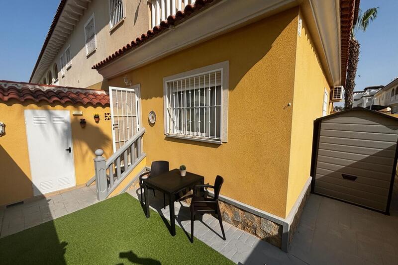 2 bedroom Townhouse for sale