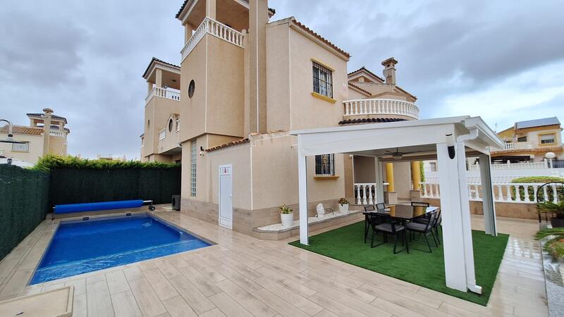 Villa til salg i Guardamar del Segura, Alicante