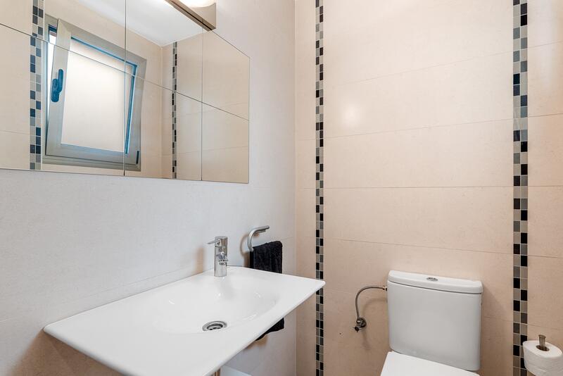 4 slaapkamer Gezinswoning Te koop