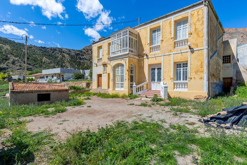7 bedroom Country House for sale
