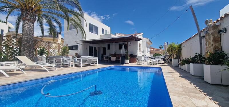 4 bedroom Villa for sale