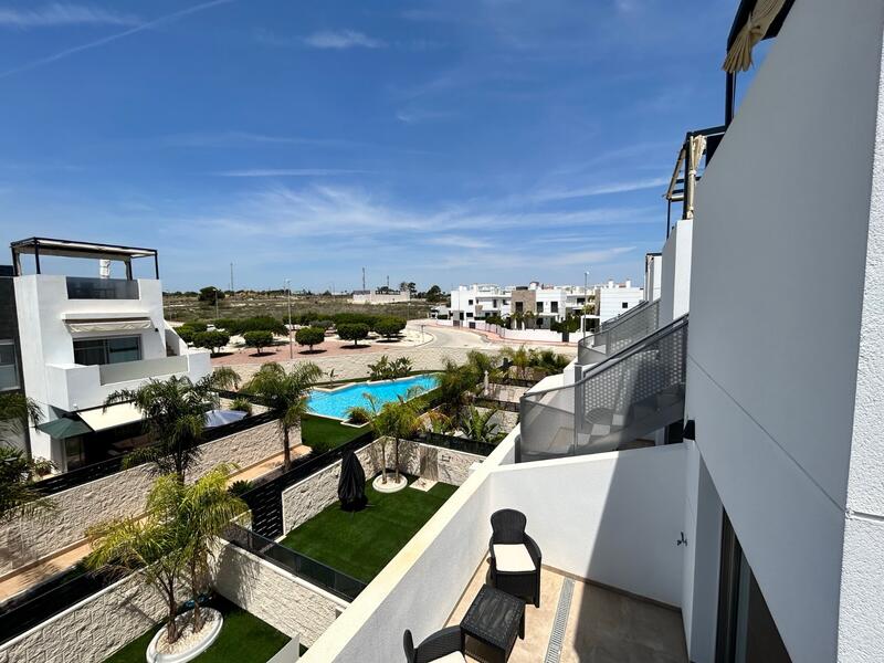 3 bedroom Townhouse for sale