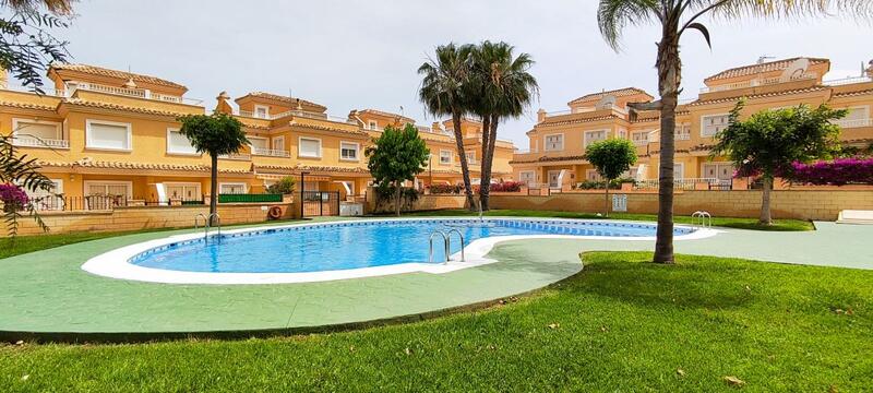 4 bedroom Townhouse for sale