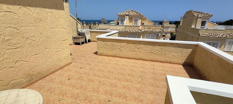 4 bedroom Townhouse for sale
