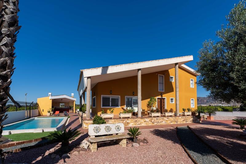 5 Schlafzimmer Landhaus zu verkaufen