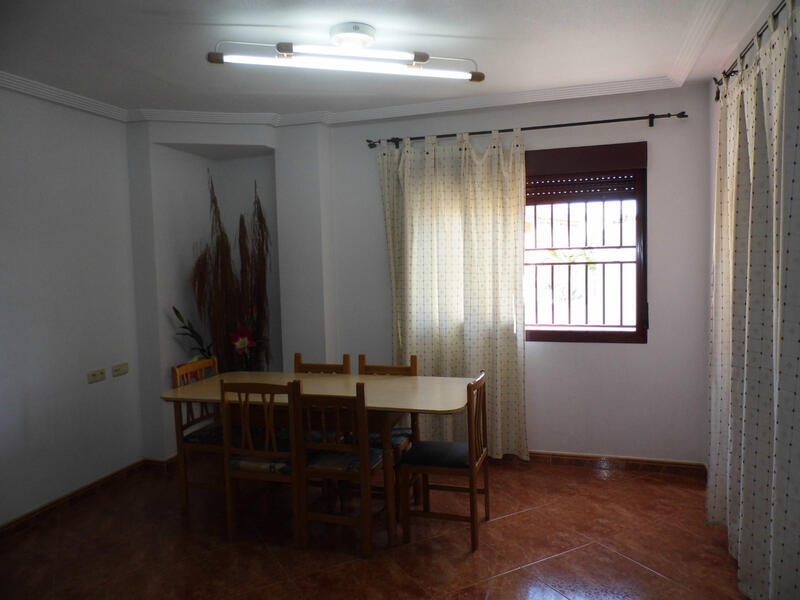 3 slaapkamer Gezinswoning Te koop