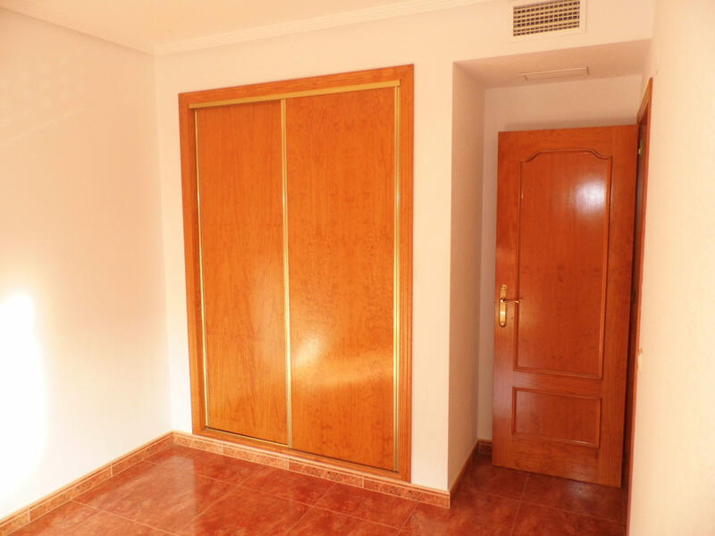 3 slaapkamer Gezinswoning Te koop