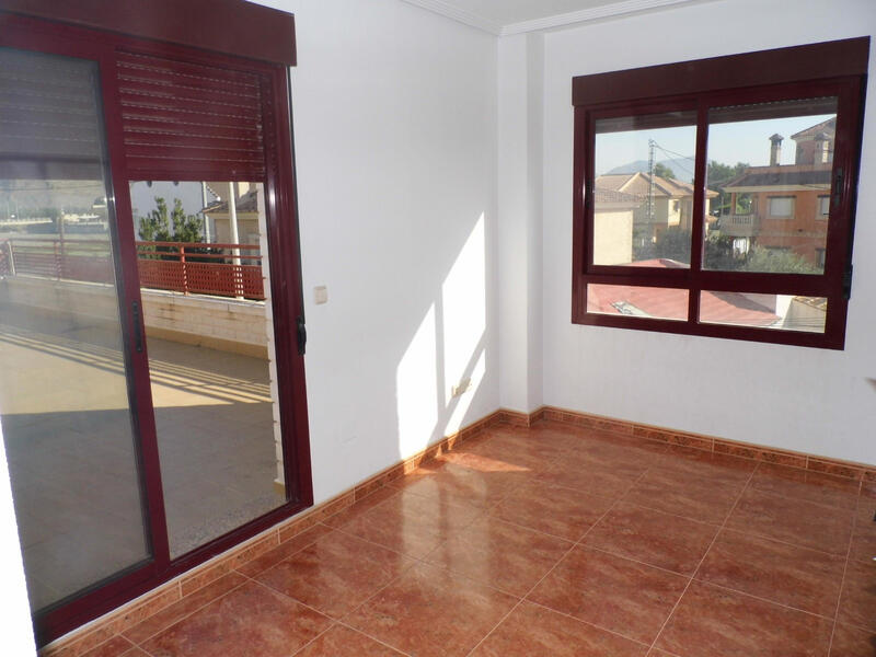 3 slaapkamer Gezinswoning Te koop