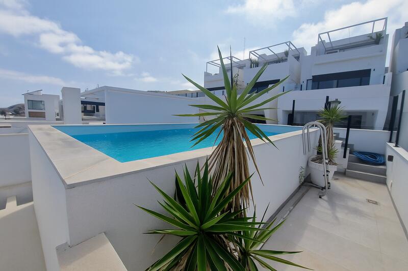 4 Cuarto Villa en venta
