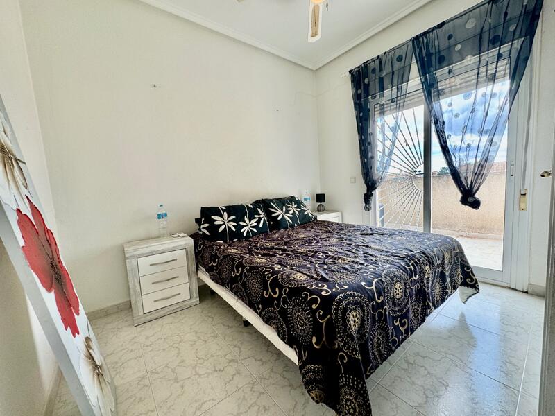 2 slaapkamer Gezinswoning Te koop