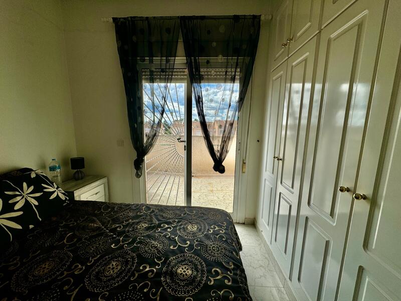 2 slaapkamer Gezinswoning Te koop