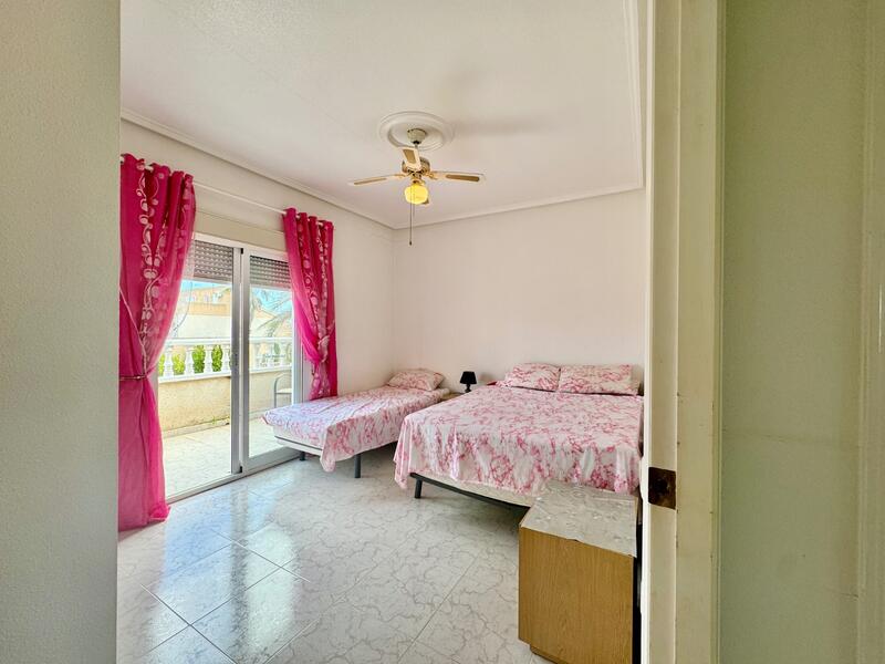 2 slaapkamer Gezinswoning Te koop