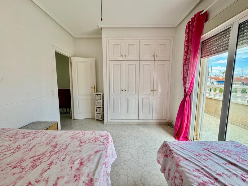 2 slaapkamer Gezinswoning Te koop