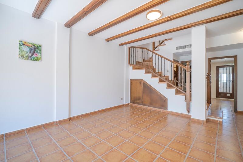 3 slaapkamer Gezinswoning Te koop