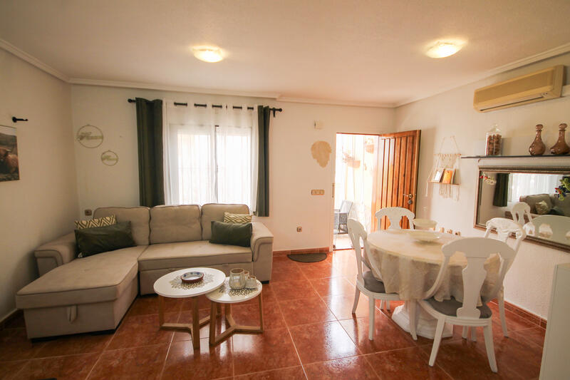 2 slaapkamer Gezinswoning Te koop