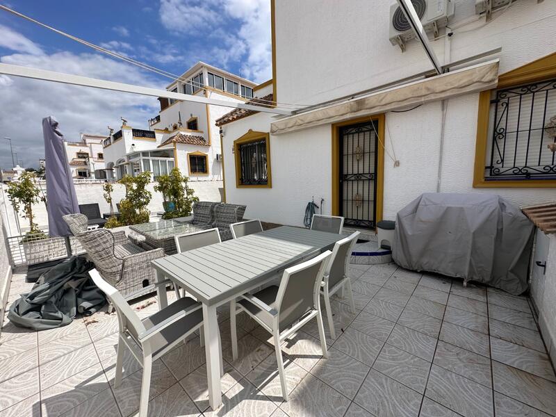3 bedroom Townhouse for sale