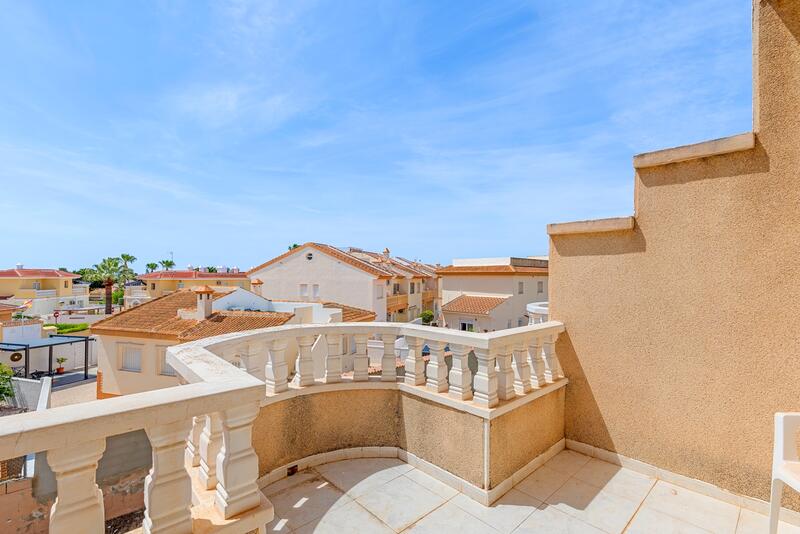 2 bedroom Townhouse for sale