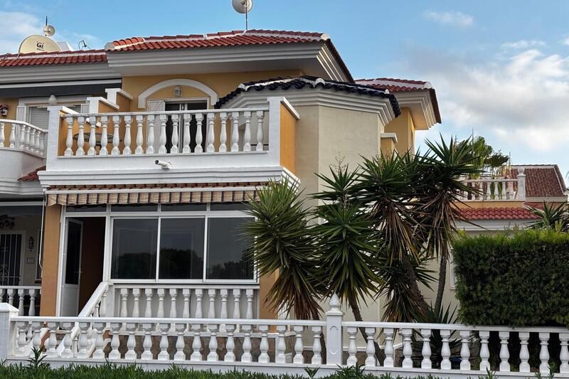 4 slaapkamer Gezinswoning Te koop