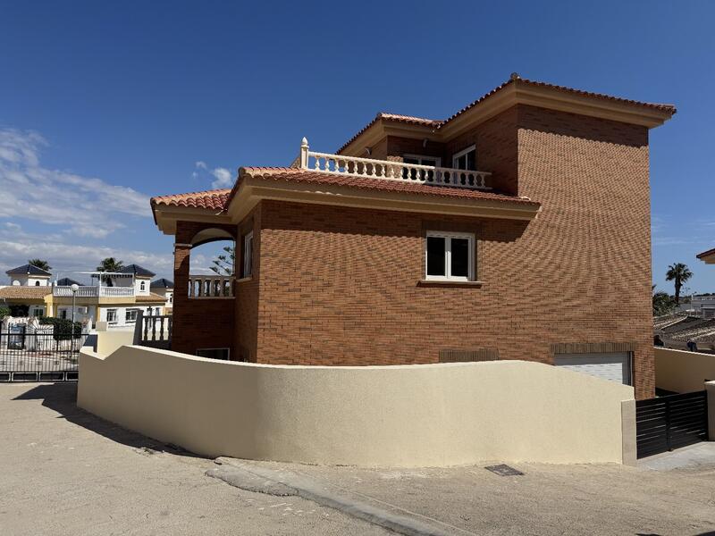 4 slaapkamer Villa Te koop