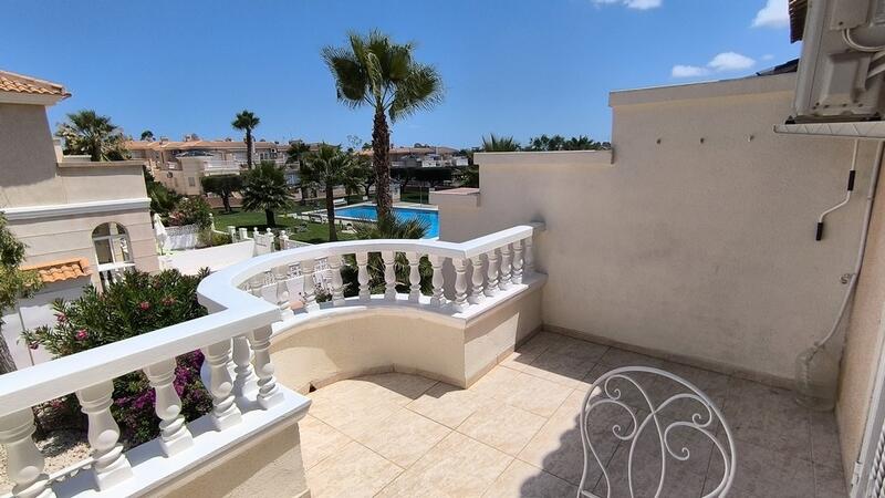 2 bedroom Townhouse for sale