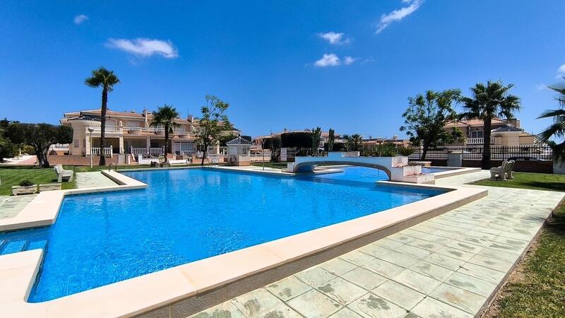 2 bedroom Townhouse for sale