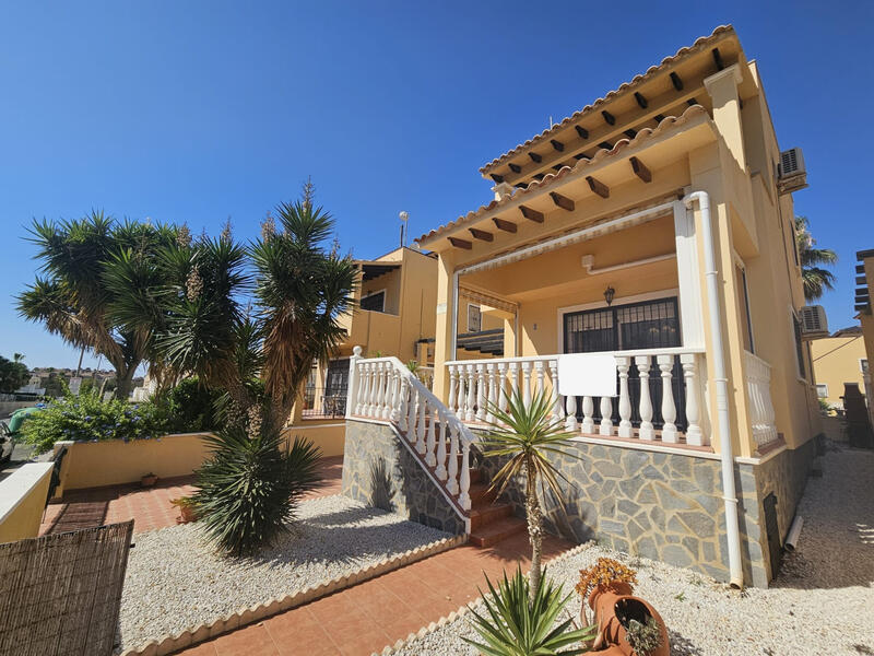 Villa til salgs i Villamartin, Alicante