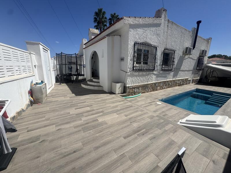 Villa till salu i Villamartin, Alicante