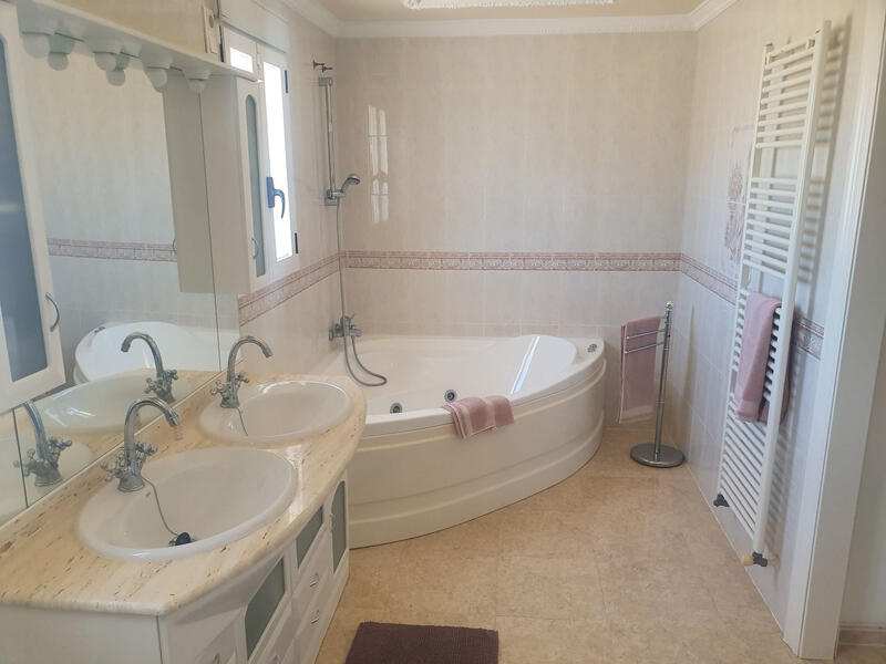 4 slaapkamer Villa Te koop