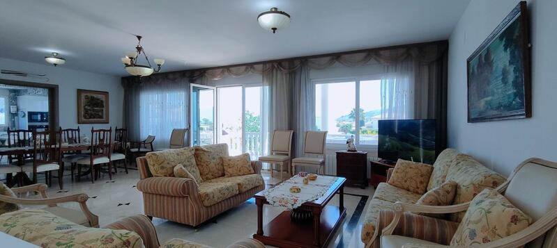 9 bedroom Villa for sale