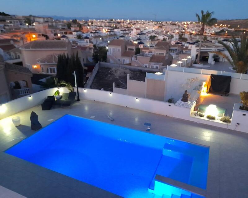 6 Cuarto Villa en venta
