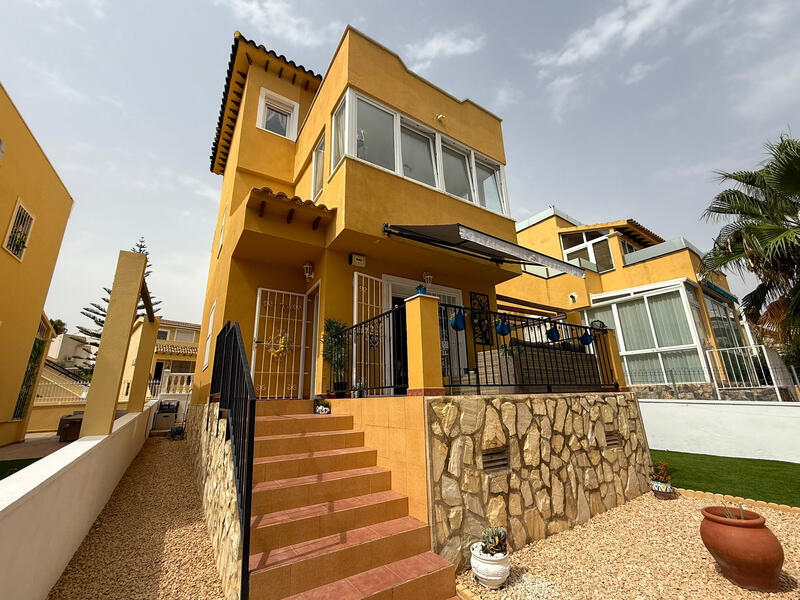 Villa Te koop in Orihuela Costa, Alicante