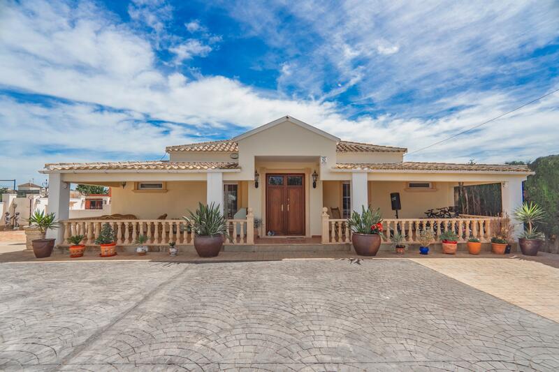 Villa zu verkaufen in Heredades, Alicante
