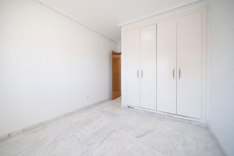 2 slaapkamer Gezinswoning Te koop