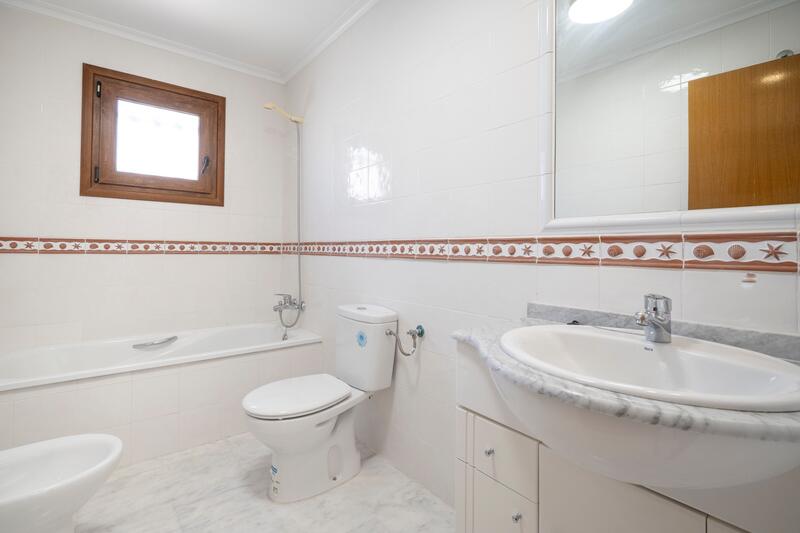 2 slaapkamer Gezinswoning Te koop