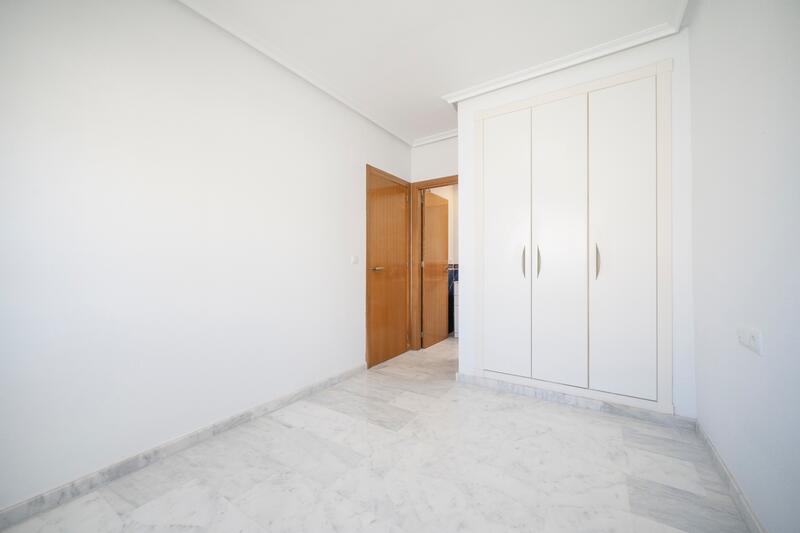 2 slaapkamer Gezinswoning Te koop