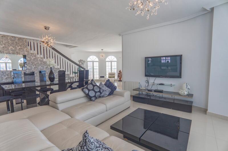 6 bedroom Villa for sale