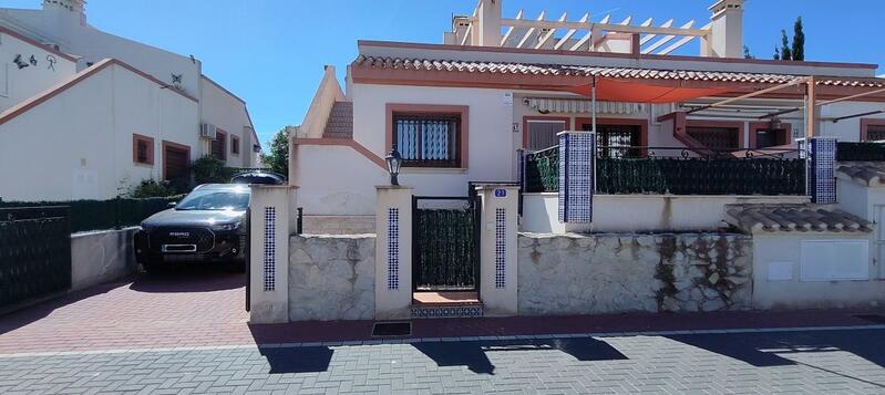2 slaapkamer Gezinswoning Te koop
