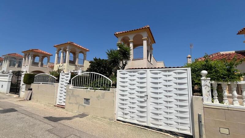 3 Cuarto Villa en venta