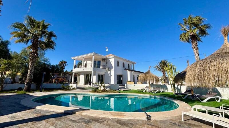 Villa Te koop in San Miguel de Salinas, Alicante