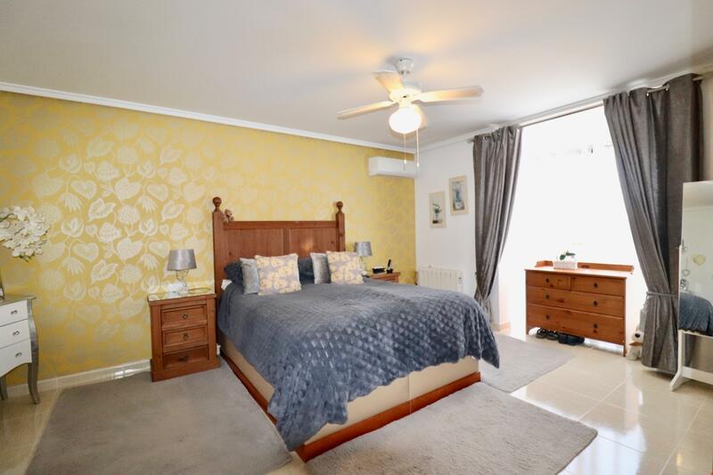 4 slaapkamer Landhuis Te koop