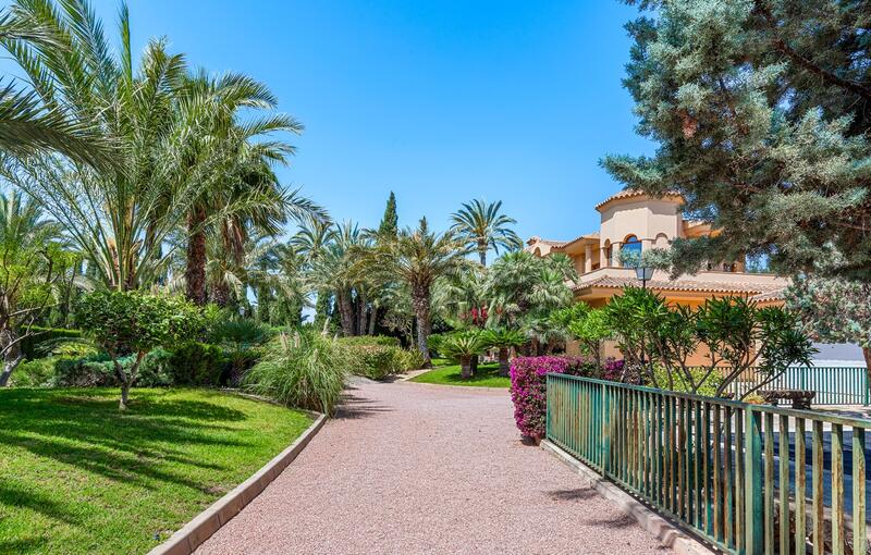 5 bedroom Villa for sale