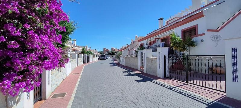 2 bedroom Townhouse for sale