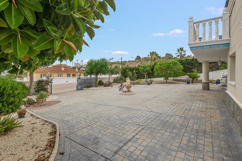 4 Cuarto Villa en venta