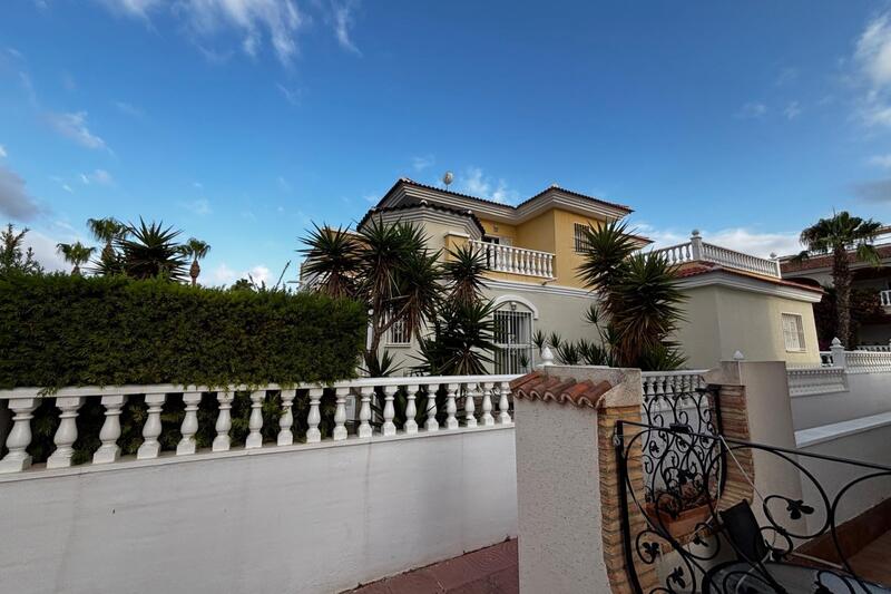 4 bedroom Townhouse for sale