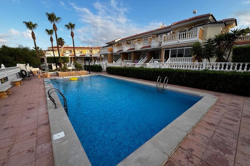 4 bedroom Townhouse for sale