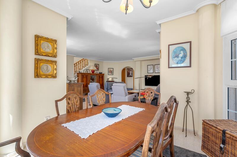 3 Schlafzimmer Stadthaus zu verkaufen