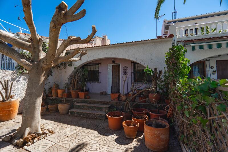 2 bedroom Townhouse for sale