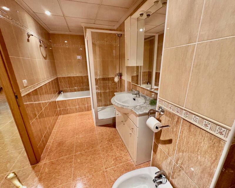 5 bedroom Apartment for sale