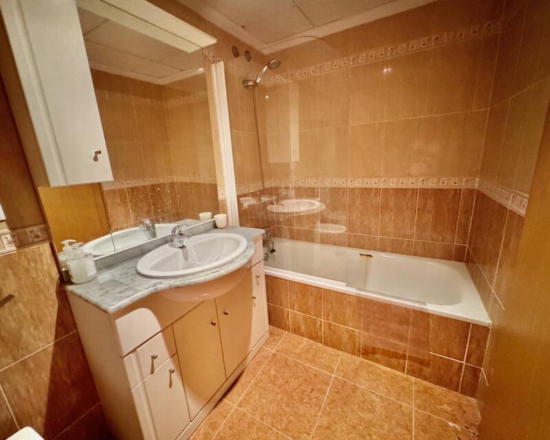 5 bedroom Apartment for sale