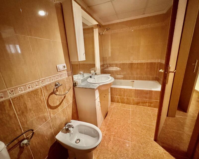 5 bedroom Apartment for sale